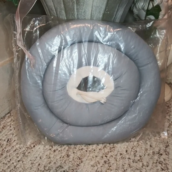 Pet Gray & White Size Medium Padded Recovery Collar - Picture 2 of 3